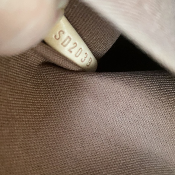 Louis Vuitton Shoulder Bag - Picture 9 of 10